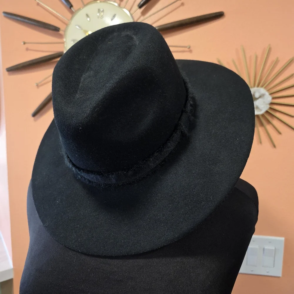 NWT Urban Outfitters Black Felt Hat Boho Chic Bohemian Retro New With Tag